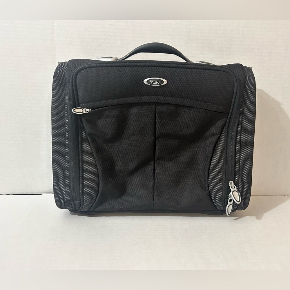 Tumi Ashton Alpha Briefcase luggage Carry On
